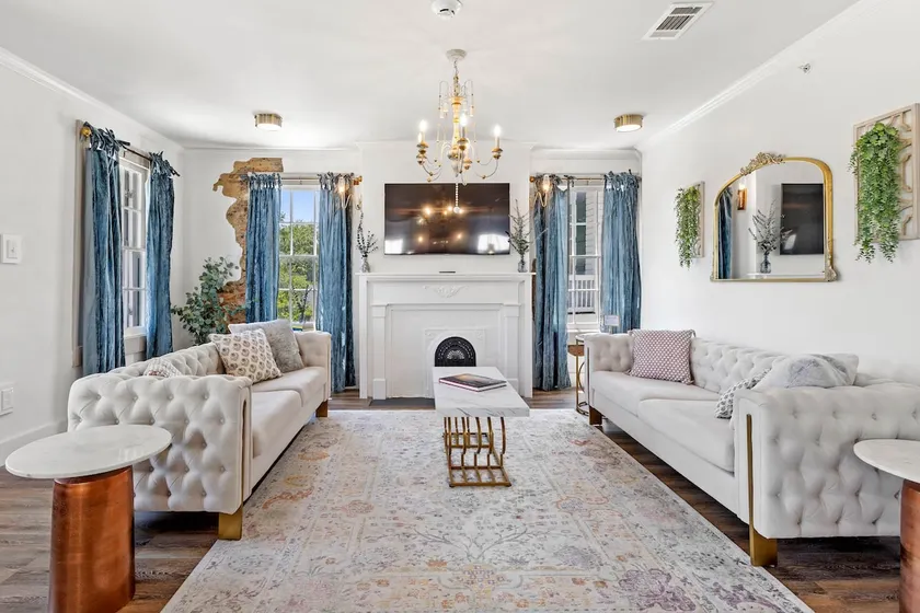 Old Spanish House Suite C Downtown Retreat - Image 1