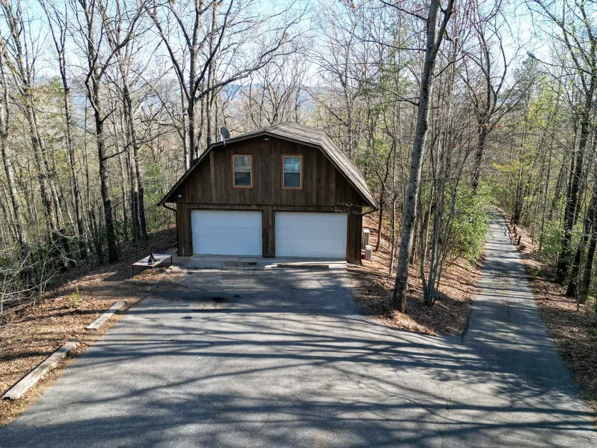 Barndomenium 60-acre retreat - Image 1