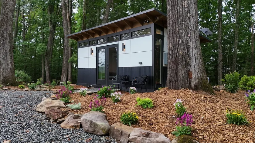 Meadow River Cliff House - Image 1