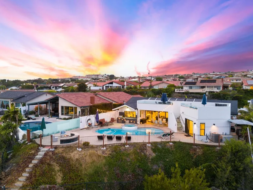 Sleeps 16+•Pool & Spa•Pacific Beaches View Rooftop - Image 1