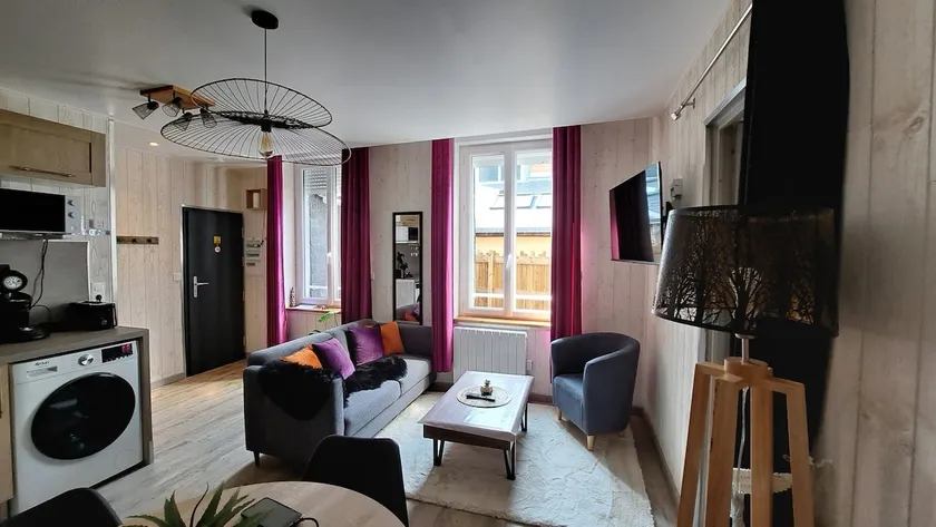 Apartment in Downtown - Image 1