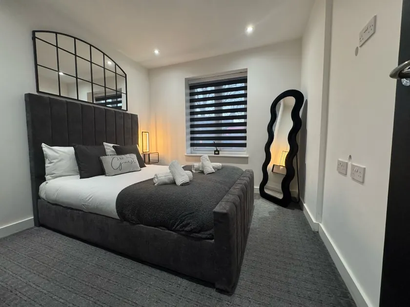 Modern Apartment Minutes Away From Heathrow - Image 1