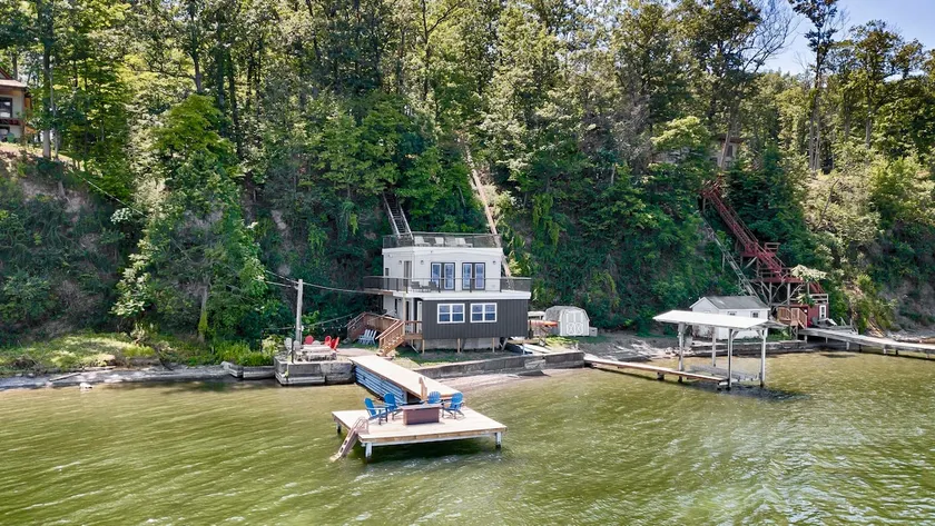 Idle Hour: Stunning Panoramic Views of Cayuga Lake - Image 1