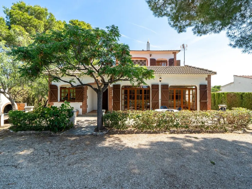 Spacious house, private pool and bbq 5min beach - Image 1