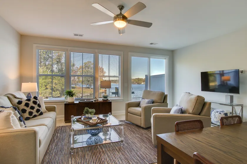 Dock Access: Family-friendly Lake Greenwood Gem! - Image 1