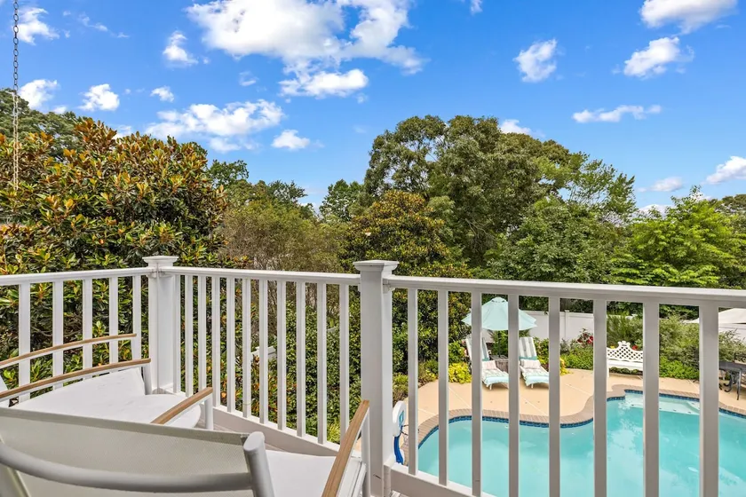 Pool Loft Suite | Bay Access & Beach Passes - Image 1
