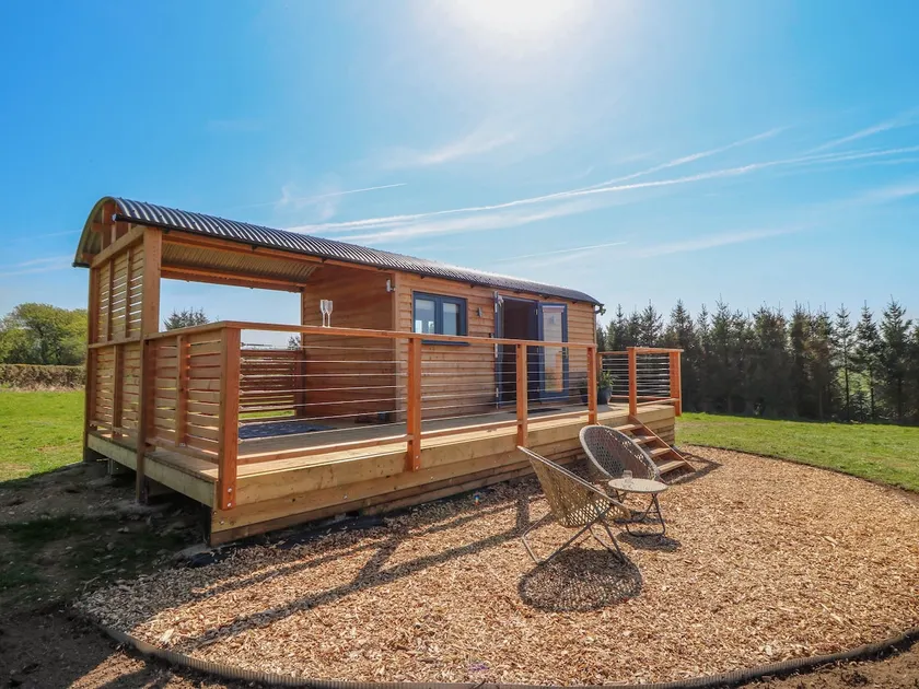 Fir Tree Shepherd's Hut - Image 1