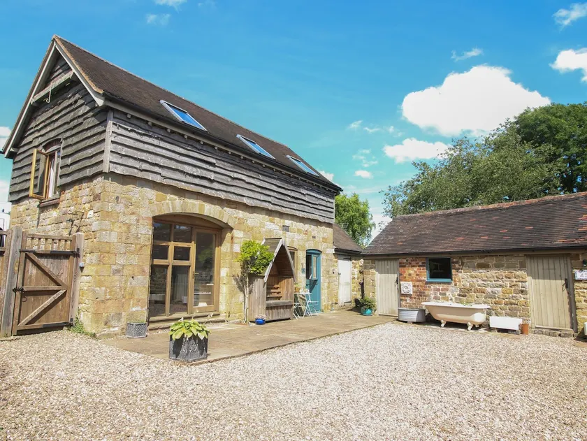 Foxholes Barn - Image 1