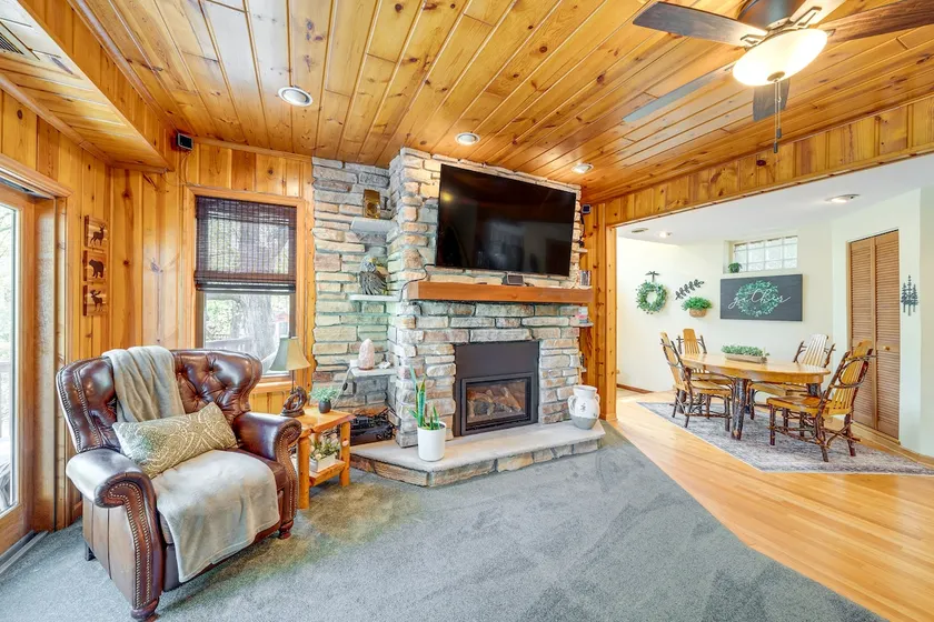 Charming Cottage: Steps to Lake Wandawega! - Image 1