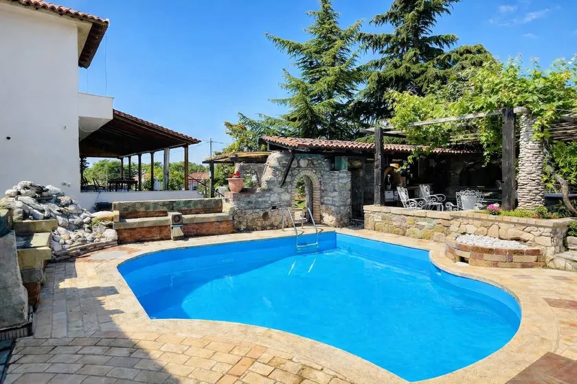 Saltos Apartment 2 - Pool & Garden Getaway - Image 1