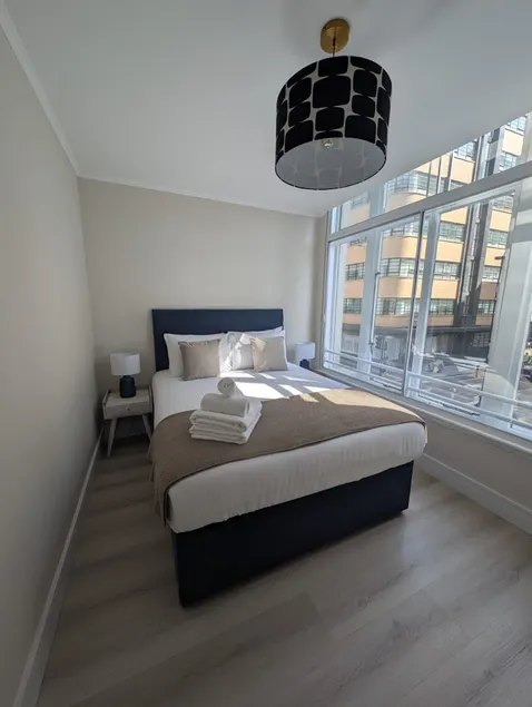 Two bedroom apartment in The City, Minories, EC3N - Image 1