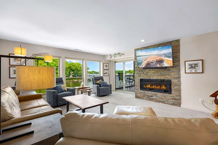 Easy Breezy Lakefront for 6 - Image 1