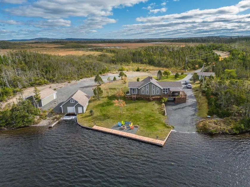 The Bluebird Cottage Lake Front 4Bdrms - Image 1