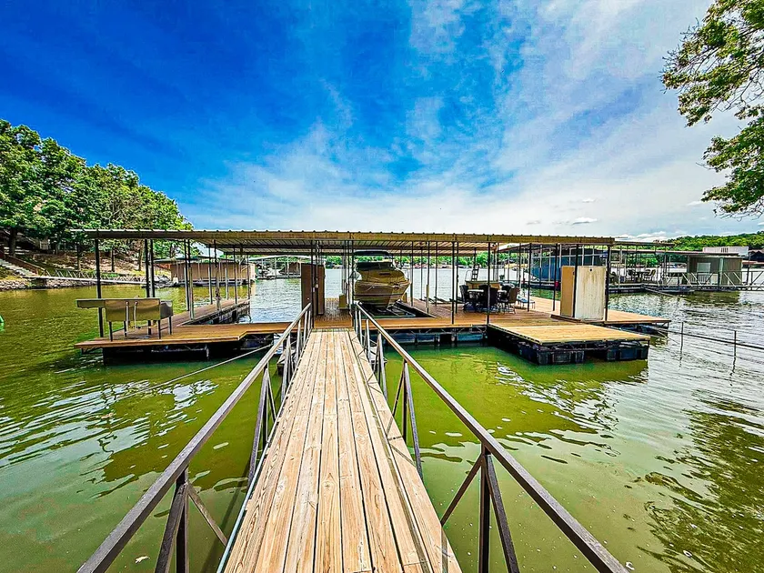 Lakefront-4BD/2BA/Private Dock/Decks/Firepit-10PP - Image 1