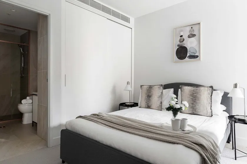 A Cozy 2BR Apt Right on Buzzing Chapel Street - Image 1