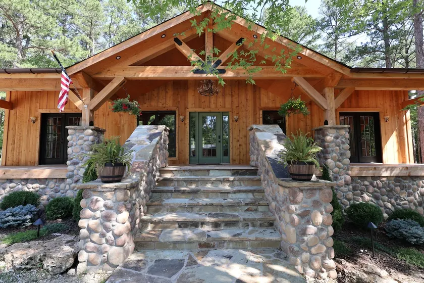 4 Bedroom Cabin Retreat | Games & Pool Table - Image 1