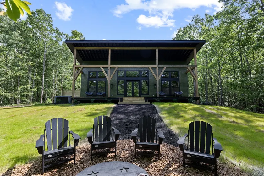 Chic Monteagle Cabin | Scenic Views & Serene Vibes - Image 1