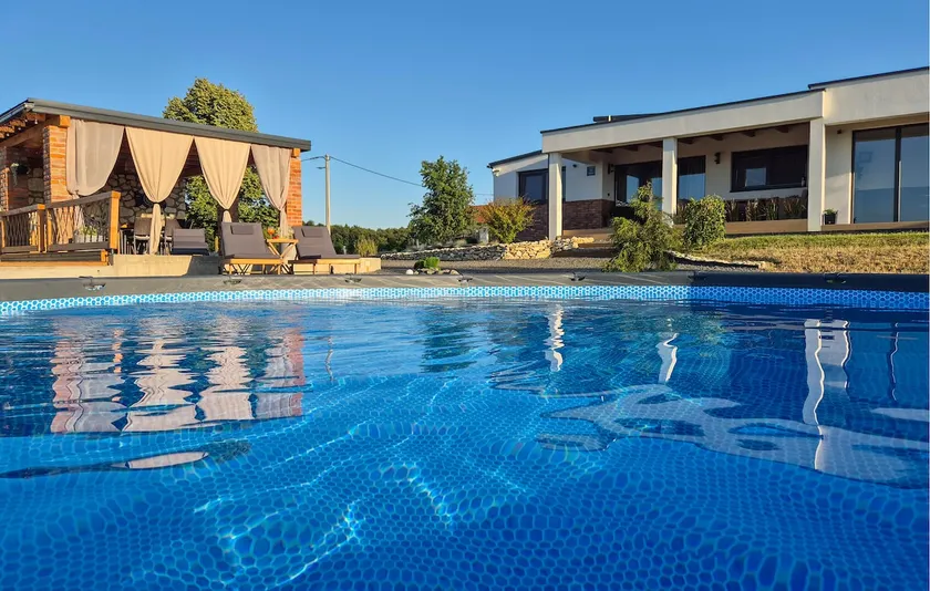 Beautiful home in Luzan Biskupecki with sauna - Image 1