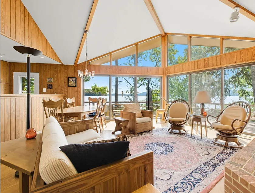 Family Retreat on Lake Winnipesaukee - Image 1
