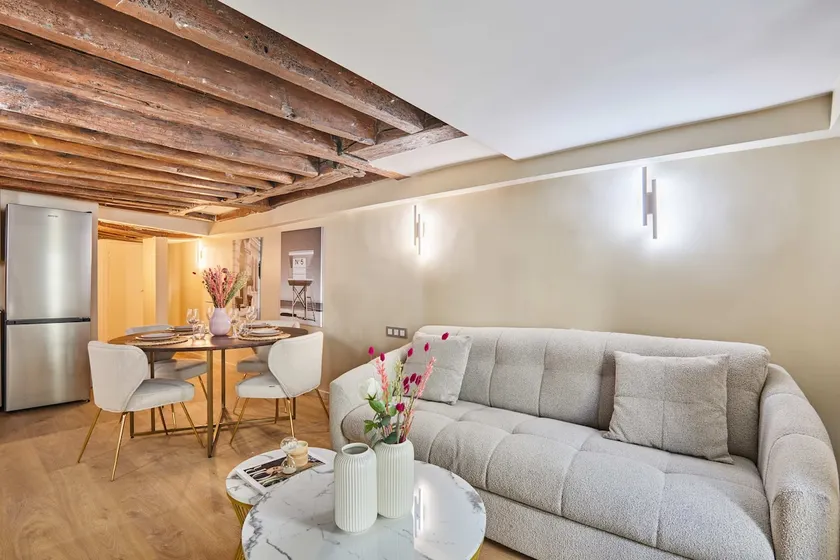 Charming renovated apartment in Center of Paris - Image 1