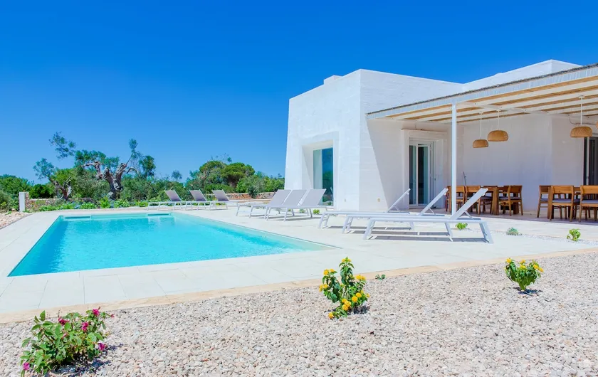 Modern high end villa with pool 2km from sea - Image 1