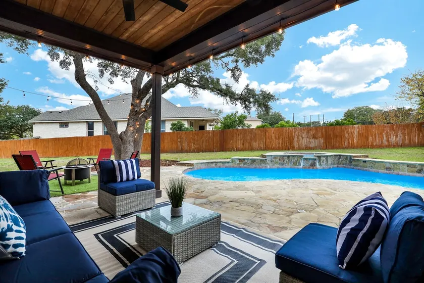 Spacious 5BR Retreat with Heated Pool & Outdoor Ga - Image 1