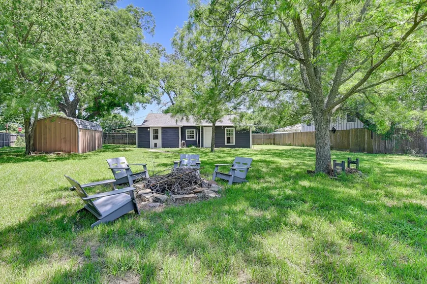 Pet-friendly Home w/ 1-acre Yard in Aubrey - Image 1