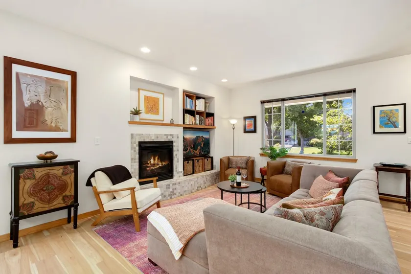 Rigden Retreat Garage, Dog Friendly, Near Trails - Image 1