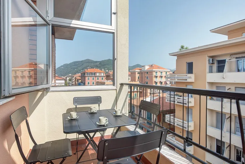 Queta - Modern Flat - Image 1