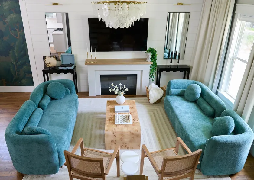 Ultra Luxe! 3 mins to DT, Hot Tub, Sleeps 12, BBQ - Image 1