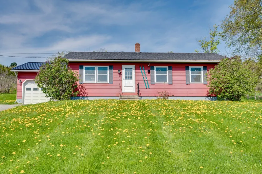 8 Mi to Jay Peak Resort: Scenic Retreat w/ Deck - Image 1