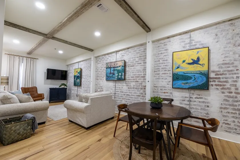 Laurel, Coffee Bar, Walkable - Image 1