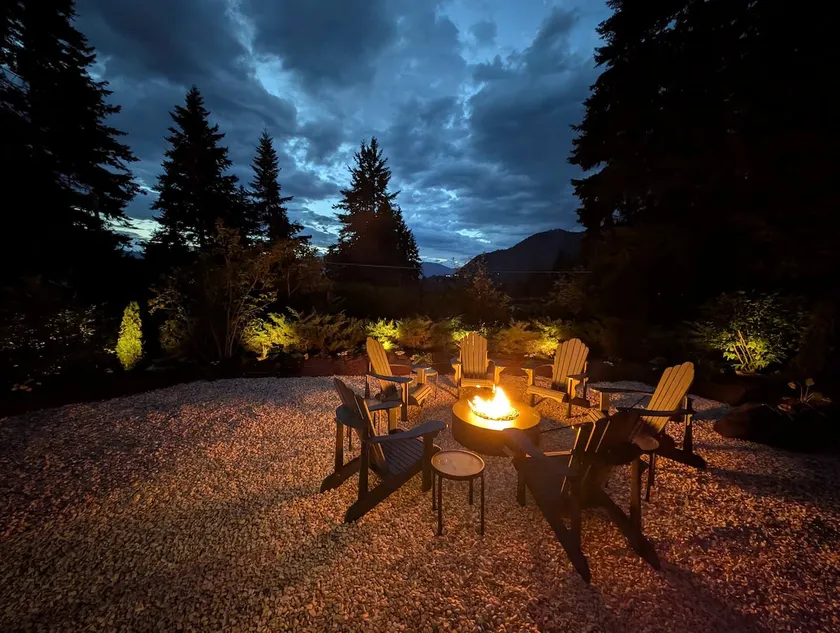 Shuswap Lake Retreat | Private Bunkhouse Suite - Image 1