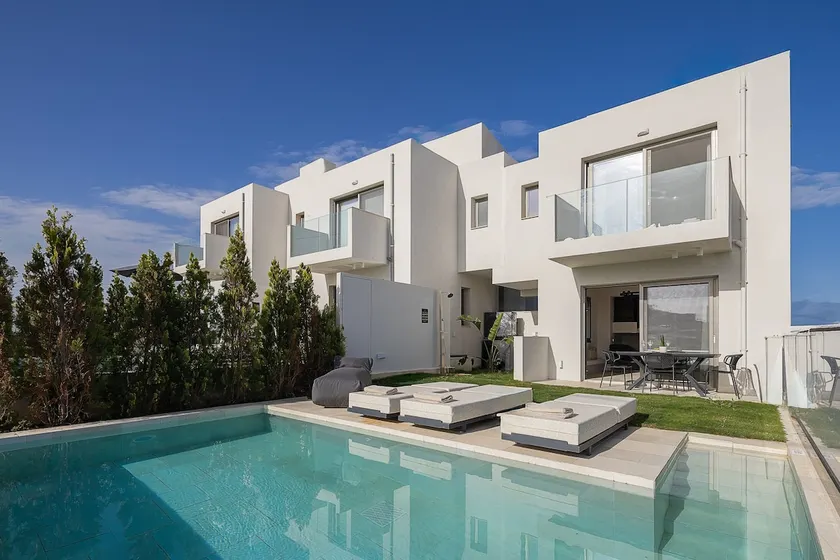 Dea Luna Villas, Heated Pool & 5star Resort Access, By ThinkVilla - Image 1