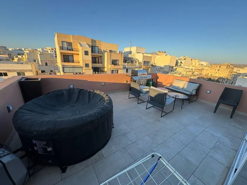 Central Penthouse Suite BBQ&Hot Tub 5Min Walk2Sea - Image 1