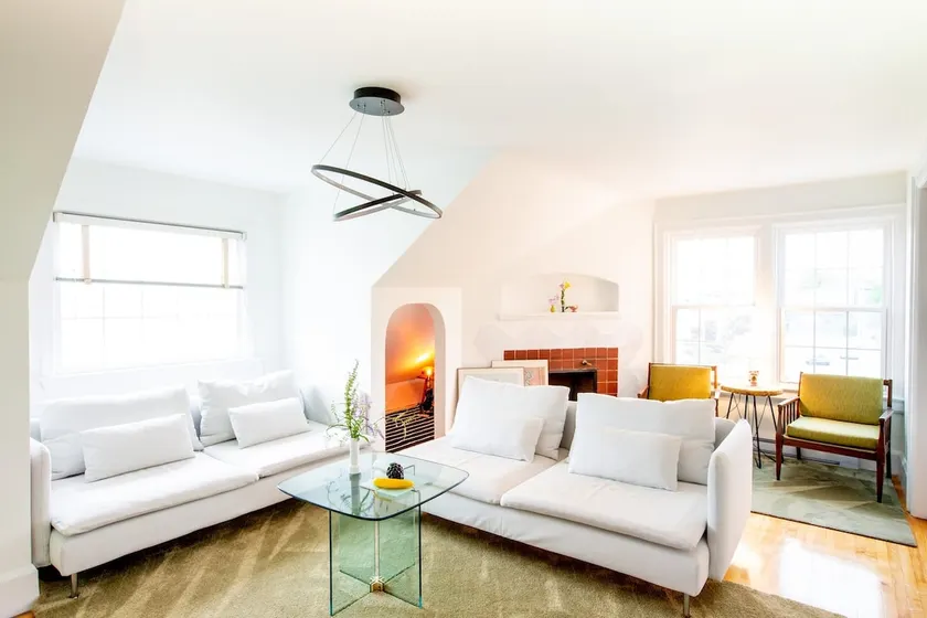 4 Bedroom Downtown Apt - Free Parking - Image 1