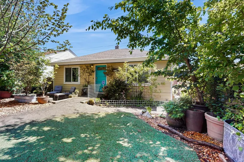 2 BR charming cotttage, pet-friendly, near Seattle - Image 1