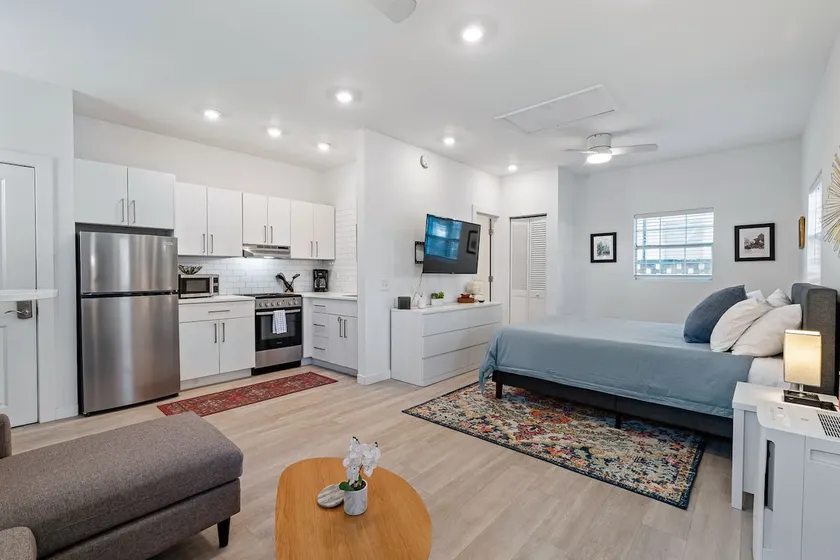 Courtyard Cottage- 15 Min Walk to Downtown - Image 1