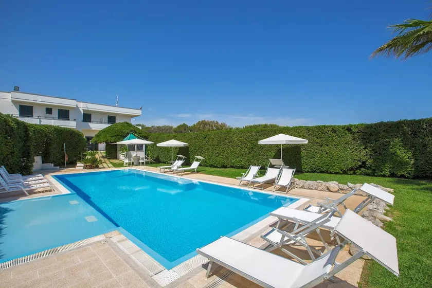Residence Punta Cassano - In piscina sulla spiaggia di sabbia - Image 1
