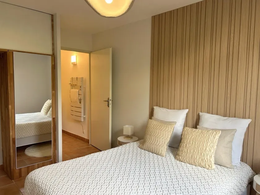 Apartment-Comfort-Private bathroom with b - Image 1