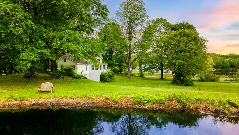 Serene Pondside Sanctuary Just Outside Hudson - Image 1