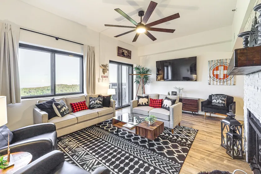 Less Than 4 Mi to Sugar Mountain Resort Condo with Balcony - Image 1