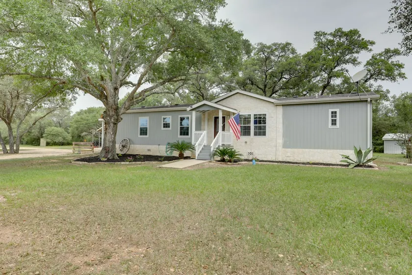 Family-Friendly Rock Island Home 5 Mi to Splashway - Image 1