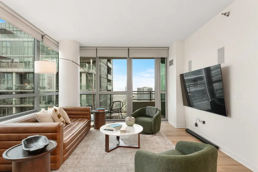 Brand-new 3BR City Views Prime West Loop Spot - Image 1