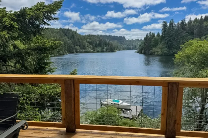 Lakefront home with loft, two decks with amazing v - Image 1