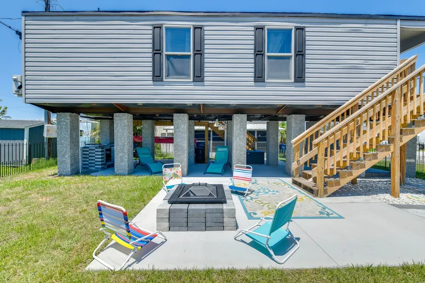 2 Mi to Anna Maria Island: Newly Built Home! - Image 1