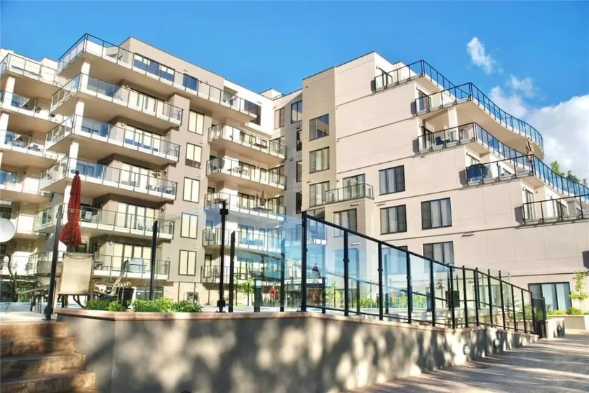 *New* condo w boat slip & pool - Image 1