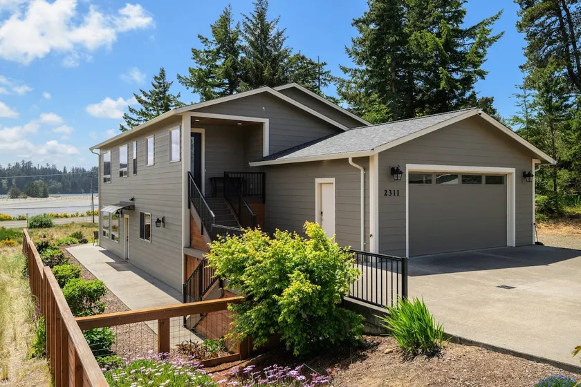 New listing! Beautiful home w/ hot tub & game room - Image 1