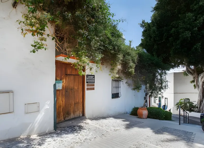 San Francisco Rustic House 1 - Image 1
