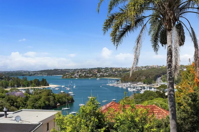 MetaWise Luxe 6 Bed Ocean View Family Home in Seaforth - Image 1